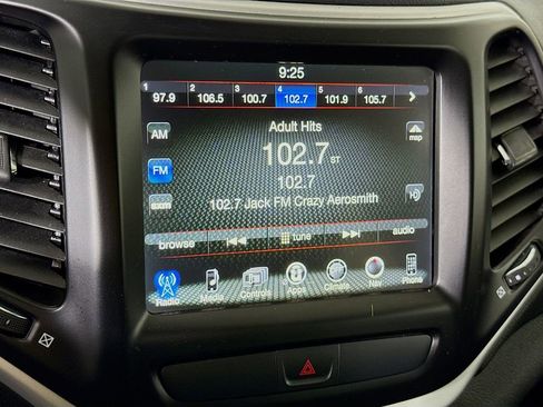 Used 2017 Jeep Cherokee Trailhawk w/ Comfort/Convenience Group image 7