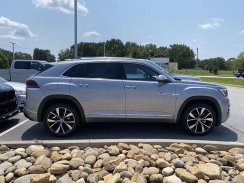 Used 2024 Volkswagen Atlas Cross Sport SEL Premium R-Line AWD/4WD image 8