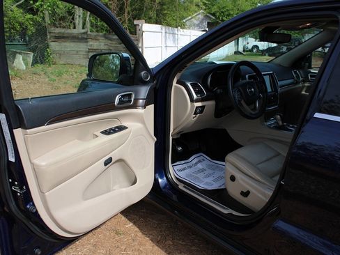 Used 2017 Jeep Grand Cherokee Limited image 13