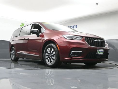 Used 2023 Chrysler Pacifica Limited image 22