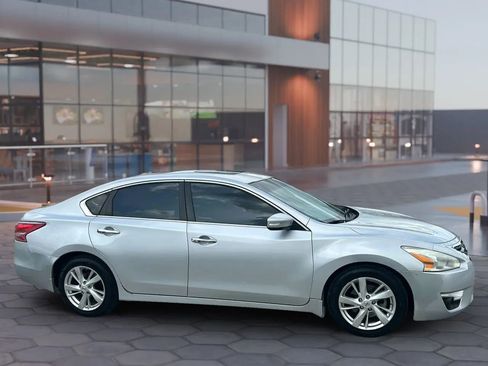 Used 2013 Nissan Altima 2.5 SL w/ Technology Pkg image 10