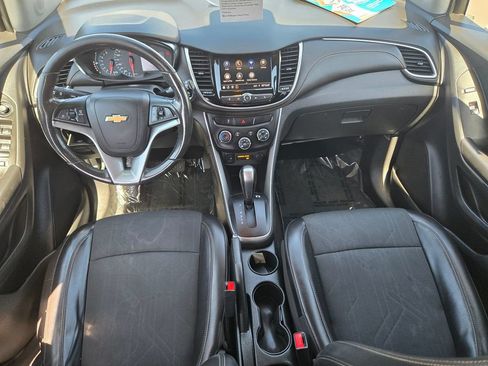 Used 2022 Chevrolet Trax LT w/ Driver Confidence Package AWD/4WD image 9