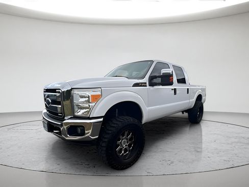 Used 2016 Ford F250 XLT w/ XLT Premium Package AWD/4WD image 6