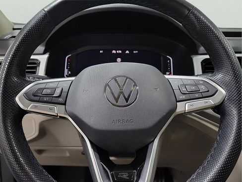 Used 2022 Volkswagen Atlas SEL Premium image 20
