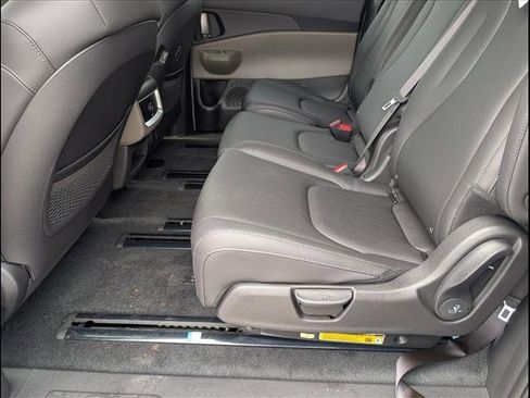 New 2026 Kia Carnival EX image 8