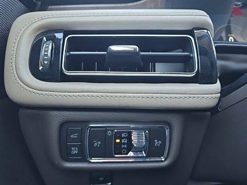 Used 2022 Lincoln Nautilus Reserve image 28