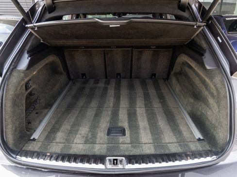 Used 2022 Bentley Bentayga image 42