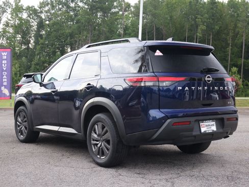 Used 2024 Nissan Pathfinder SV FWD image 2