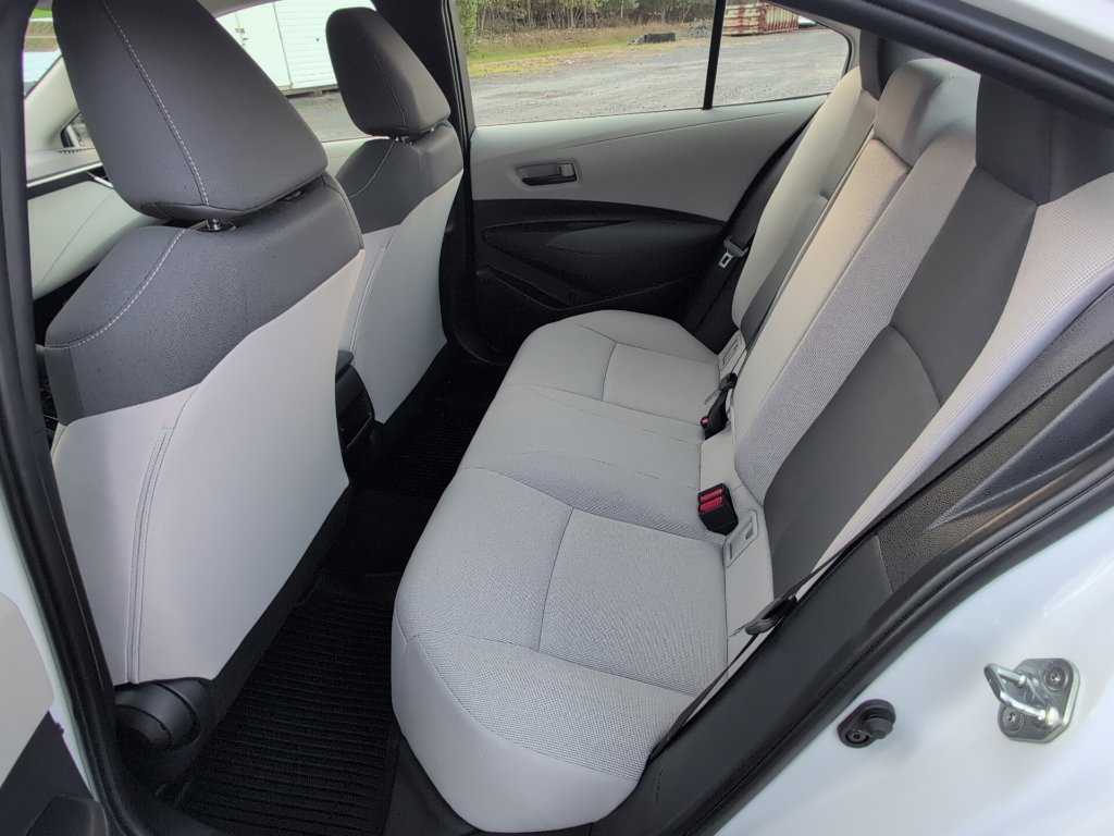 Used 2022 Toyota Corolla LE FWD image 16