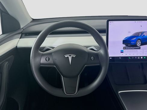 Used 2024 Tesla Model Y Long Range AWD/4WD image 16