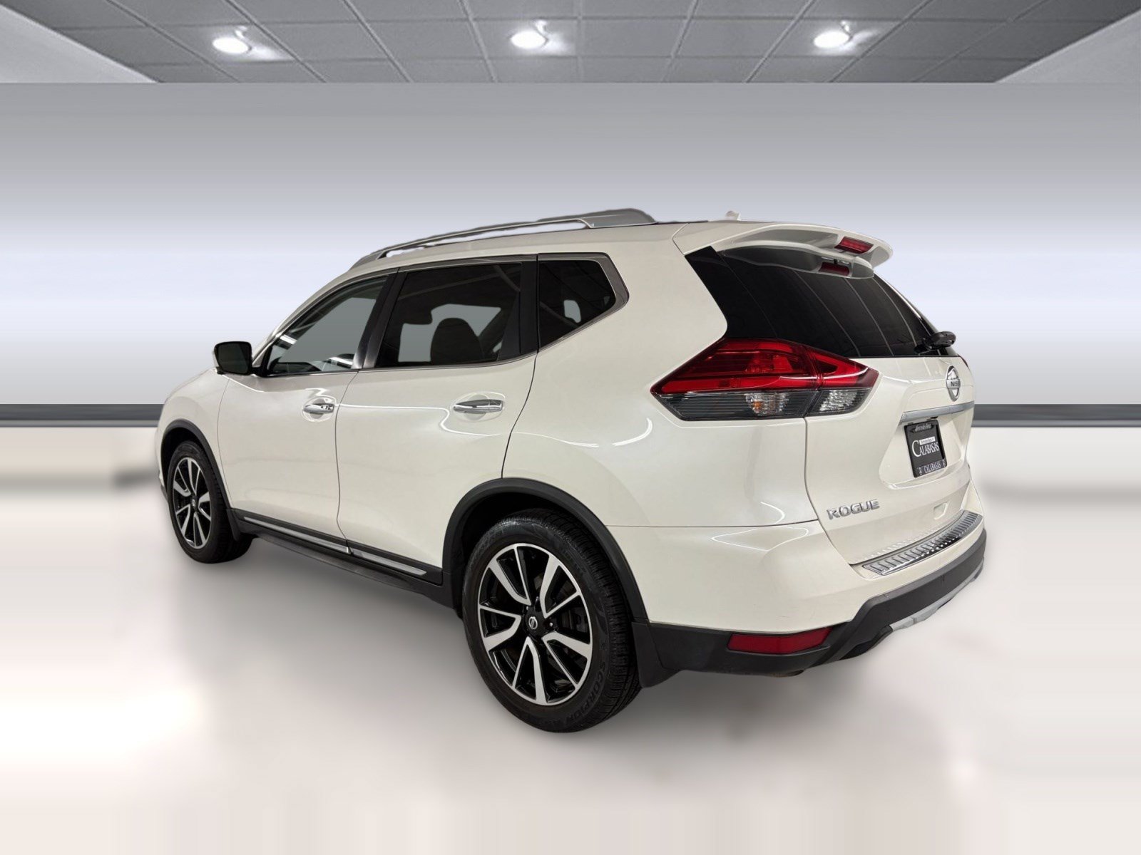 Used 2017 Nissan Rogue SL w/ SL Premium Package FWD image 3