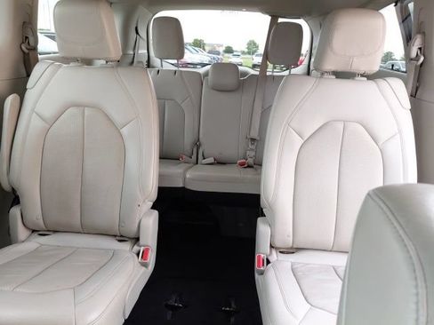 Used 2019 Chrysler Pacifica Touring-L Plus FWD image 26