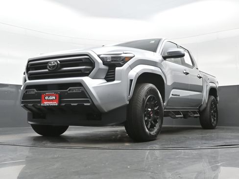 Used 2025 Toyota Tacoma SR5 AWD/4WD image 28