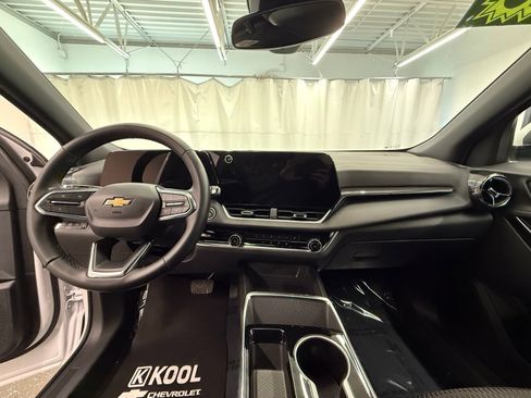 Used 2025 Chevrolet Equinox LT image 17