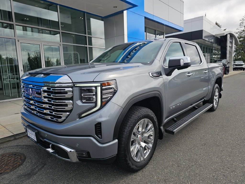 Used 2023 GMC Sierra 1500 Denali w/ Technology Package AWD/4WD image 4
