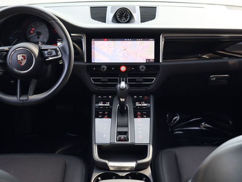 Certified 2024 Porsche Macan S AWD/4WD image 13