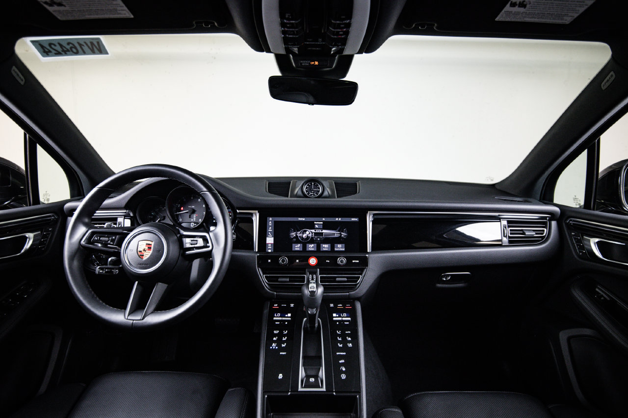 Certified 2026 Porsche Macan AWD/4WD image 25