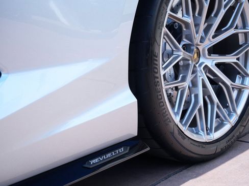 Used 2025 Lamborghini Revuelto Base image 12