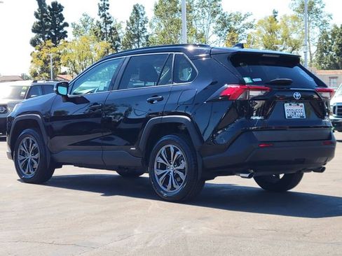 Used 2022 Toyota RAV4 XLE Premium image 2