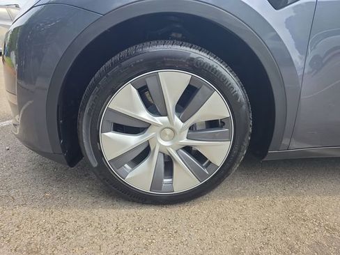 Used 2023 Tesla Model Y Long Range AWD/4WD image 28