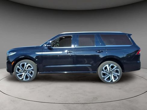 New 2026 Lincoln Navigator Reserve AWD/4WD image 2