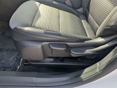 Used 2025 Chevrolet Trax LT w/ LT Convenience Package image 14