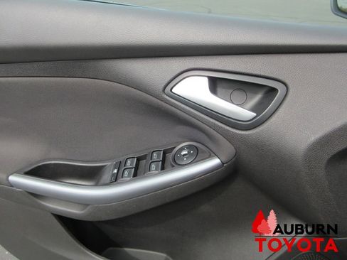 Used 2014 Ford Focus Titanium image 27