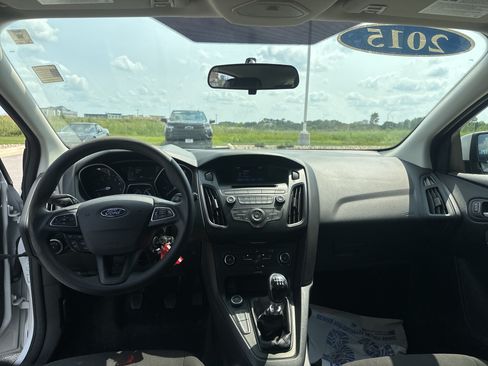 Used 2015 Ford Focus SE FWD image 10