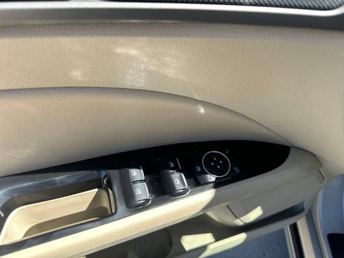 Used 2015 Ford Fusion Energi SE FWD image 27