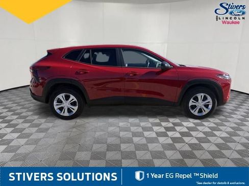 Used 2026 Chevrolet Trax LS FWD image 5