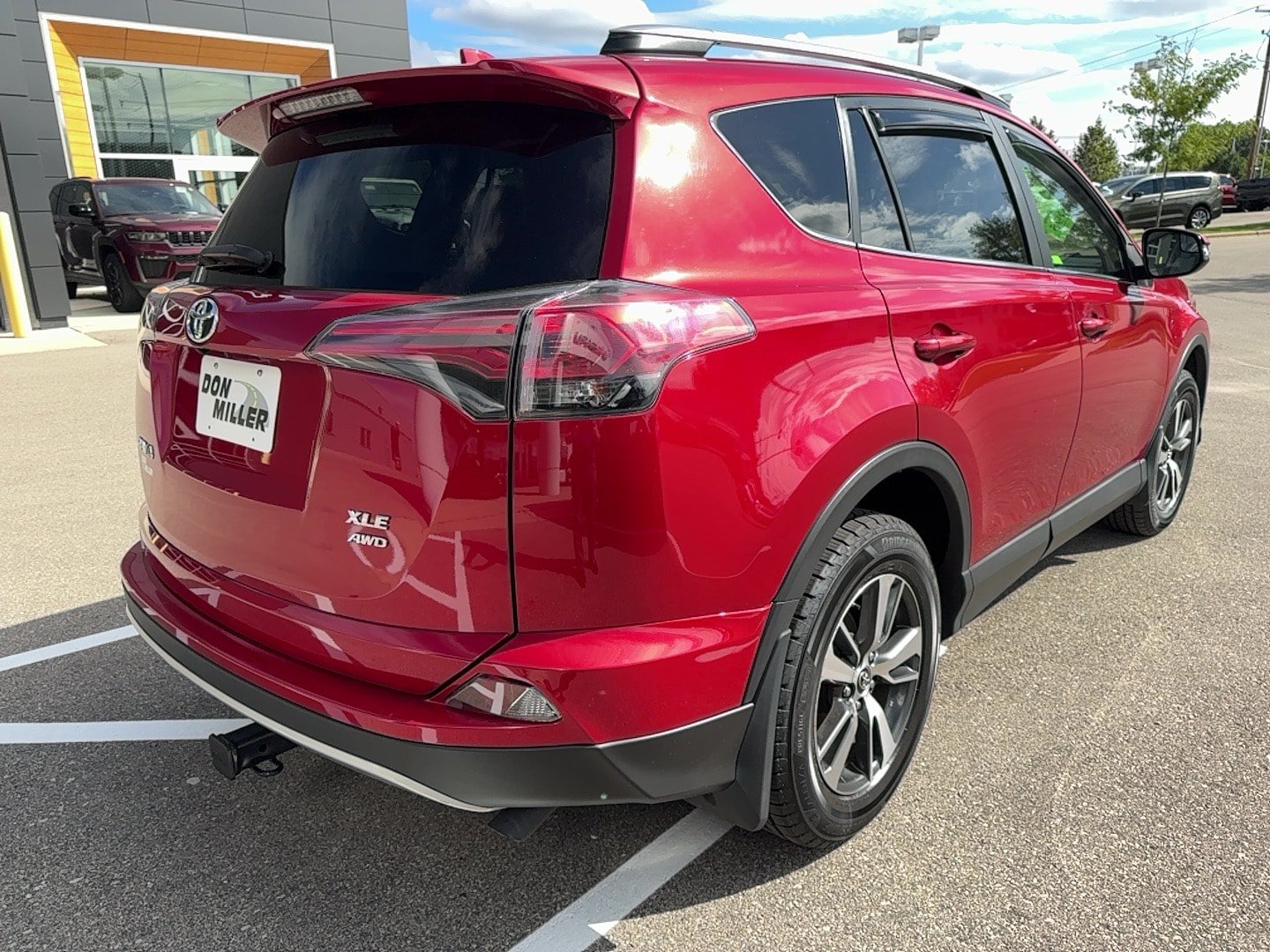 Used 2017 Toyota RAV4 XLE w/ All Weather Liner Package AWD/4WD image 7