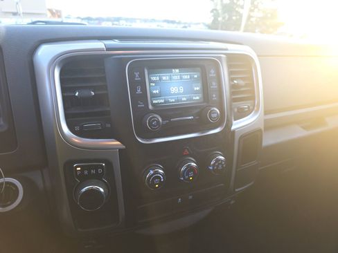 Used 2019 RAM 1500 Classic SLT image 14