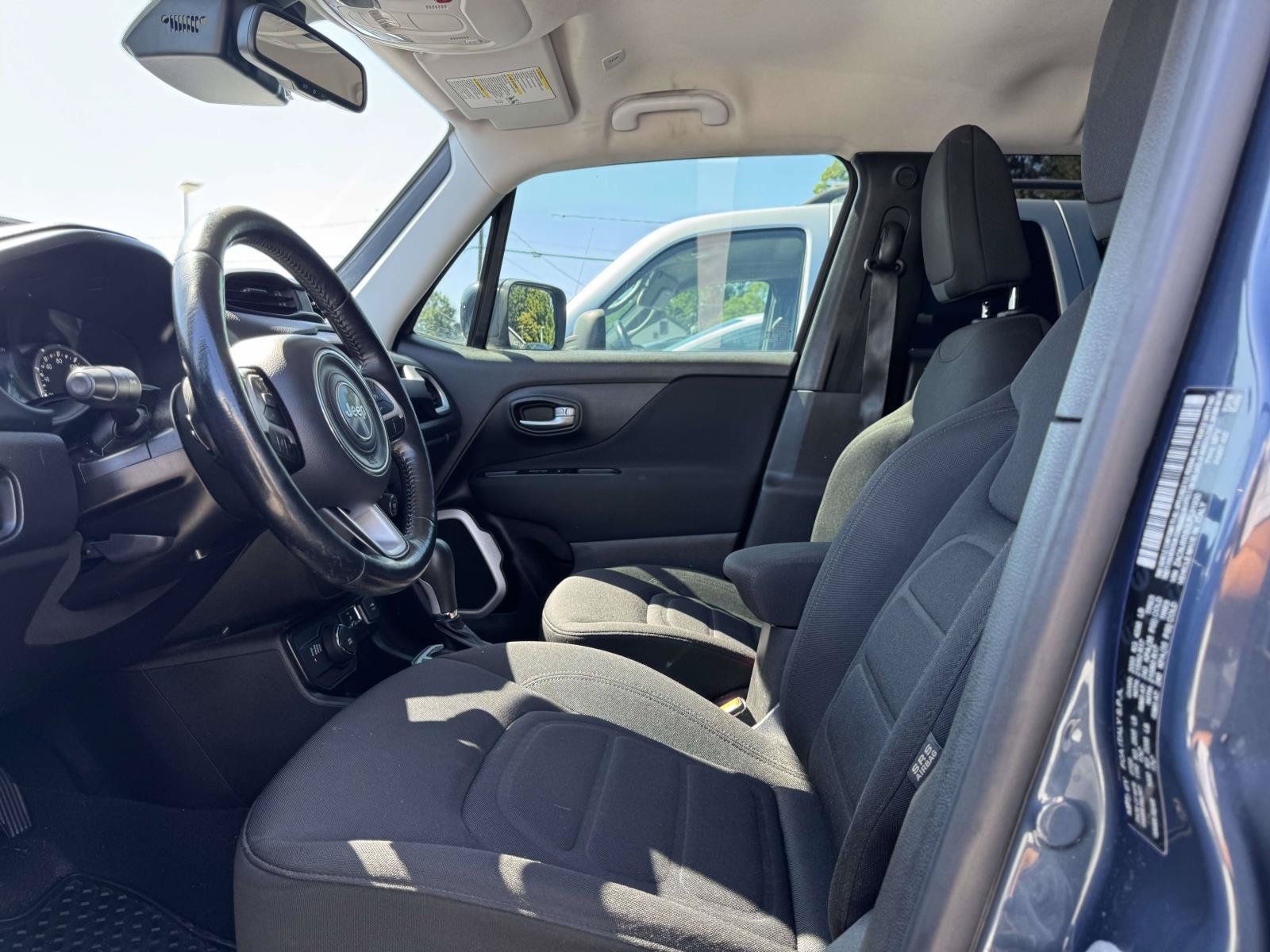 Used 2020 Jeep Renegade Latitude w/ UConnect 8.4 Nav Group AWD/4WD image 11