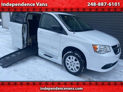 Used 2016 Dodge Grand Caravan SE w/ Quick Order Package 29E SE image 1