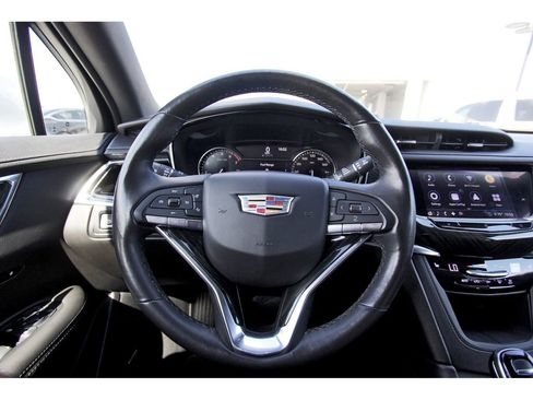 Used 2020 Cadillac XT6 Premium Luxury image 15