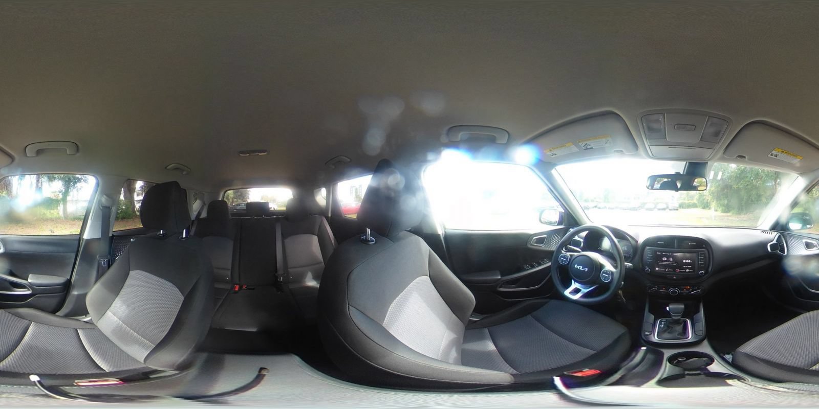 Used 2025 Kia Soul LX w/ LX Technology Package FWD image 39