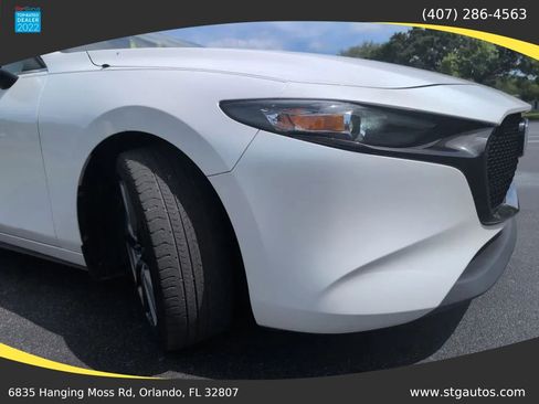 Used 2020 MAZDA MAZDA3 Hatchback w/ Preferred Package FWD image 9