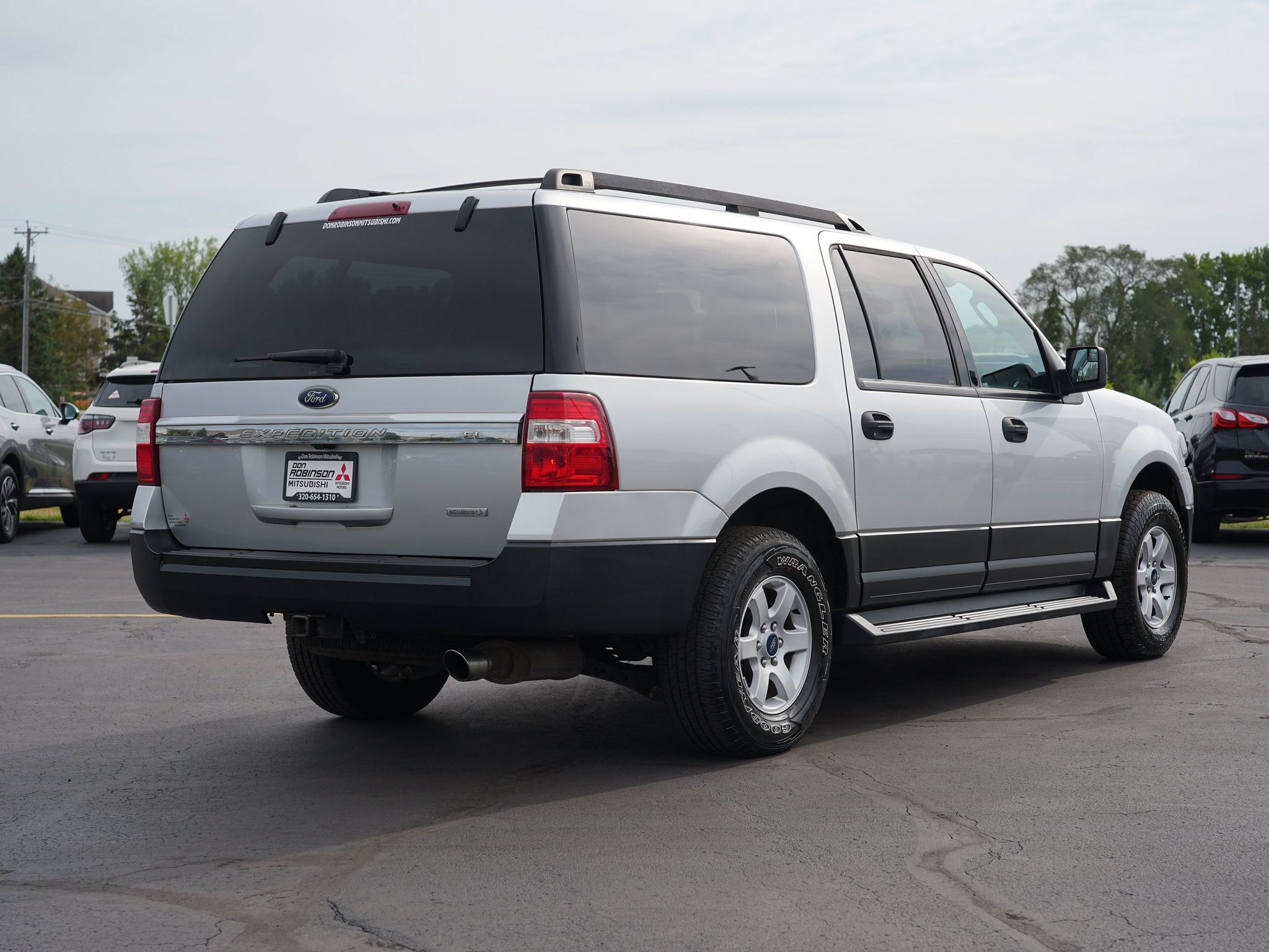 Used 2017 Ford Expedition EL XL w/ Equipment Group 101A RWD image 3
