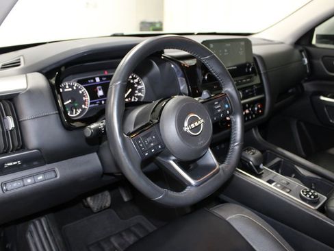 Used 2024 Nissan Pathfinder SL AWD/4WD image 18