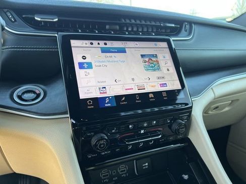 Certified 2024 Jeep Grand Cherokee Limited w/ Luxury Tech Group II image 36