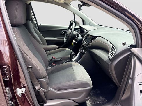 Used 2021 Chevrolet Trax LS w/ Tint and Cruise Package AWD/4WD image 25
