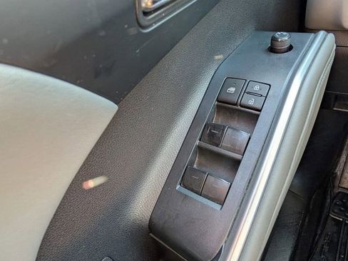 Used 2022 Toyota Highlander XLE image 37