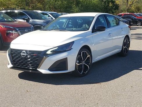 New 2025 Nissan Altima 2.5 SR image 2