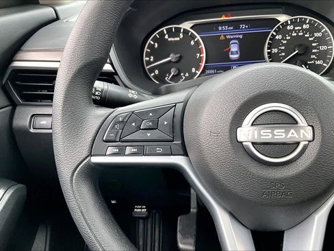 Used 2025 Nissan Altima 2.5 SV FWD image 24