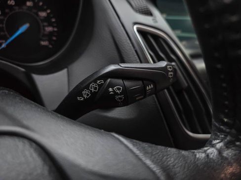 Used 2018 Ford Focus Titanium FWD image 26