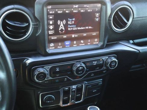 Used 2022 Jeep Wrangler Unlimited Sahara AWD/4WD image 19