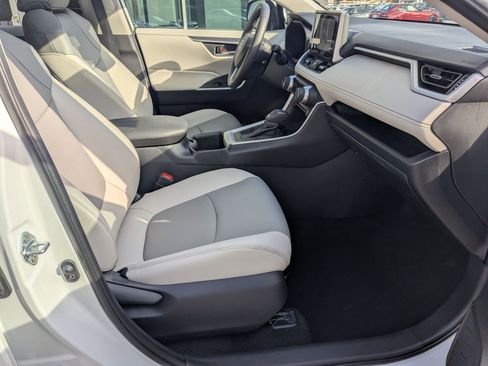 Used 2025 Toyota RAV4 XLE Premium image 37