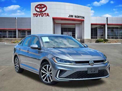 Used 2025 Volkswagen Jetta SE FWD image 1