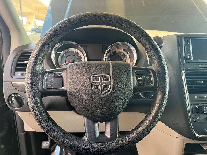 Used 2018 Dodge Grand Caravan SE w/ UConnect Hands-Free Group FWD image 20