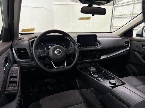 Certified 2022 Nissan Rogue SV image 18